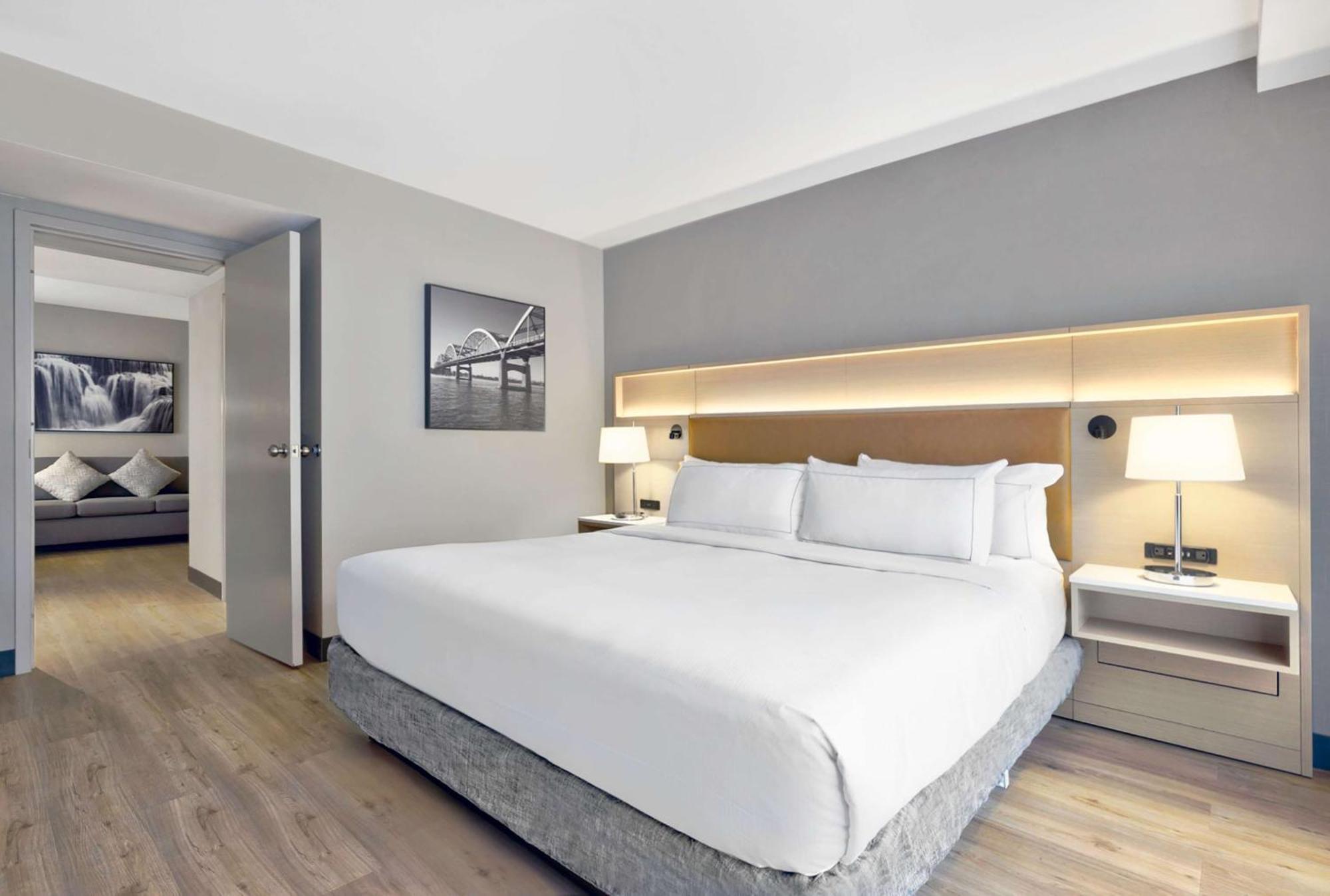 Hotel Doubletree By Hilton Davenport Exterior foto