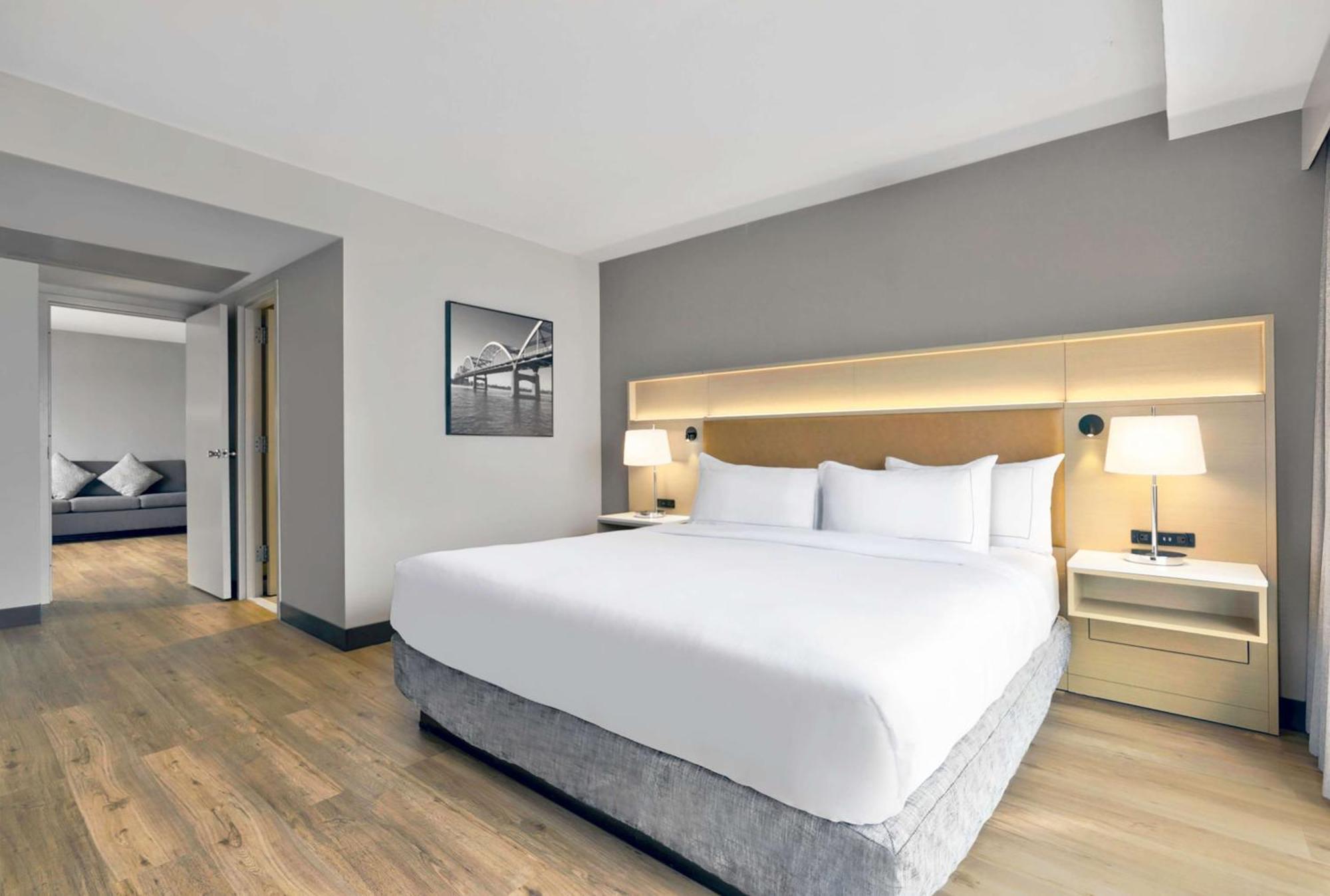 Hotel Doubletree By Hilton Davenport Exterior foto