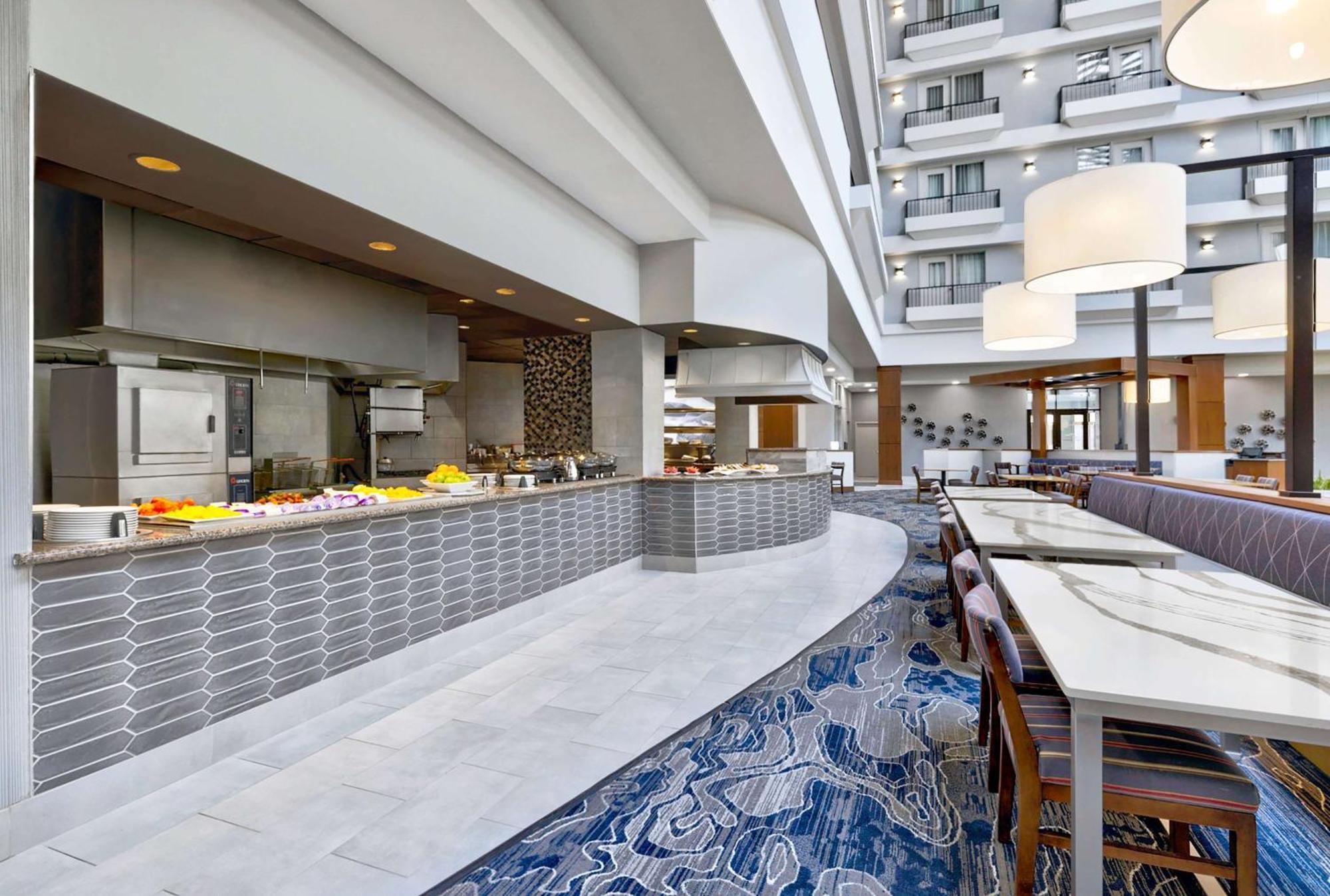 Hotel Doubletree By Hilton Davenport Exterior foto