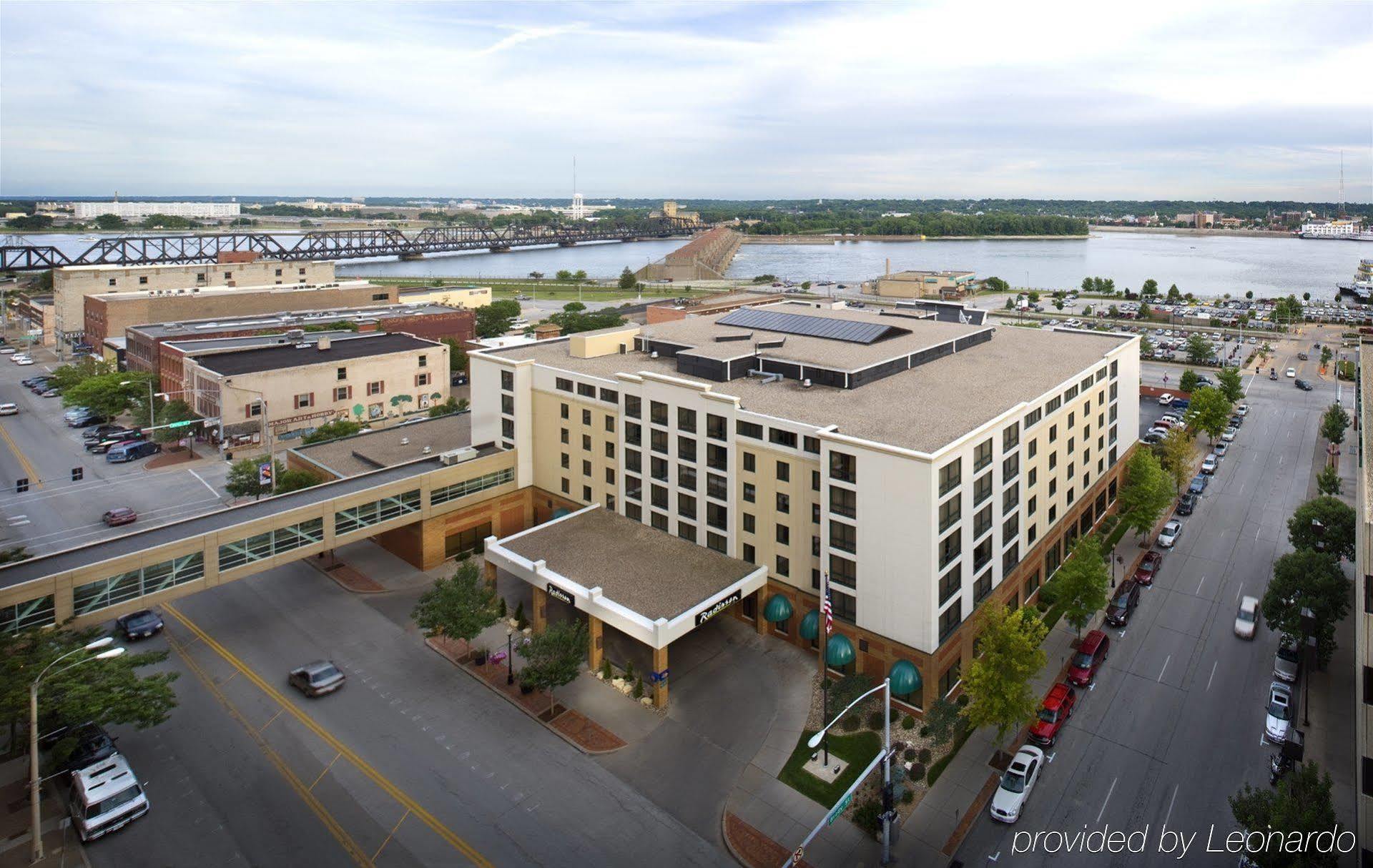 Hotel Doubletree By Hilton Davenport Exterior foto
